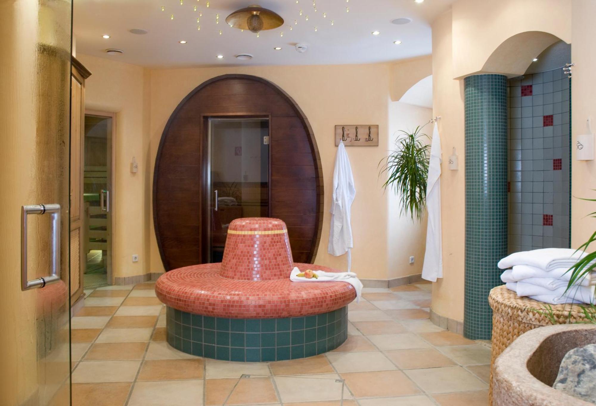 פויסדורף Hotel Neustifter מראה חיצוני תמונה