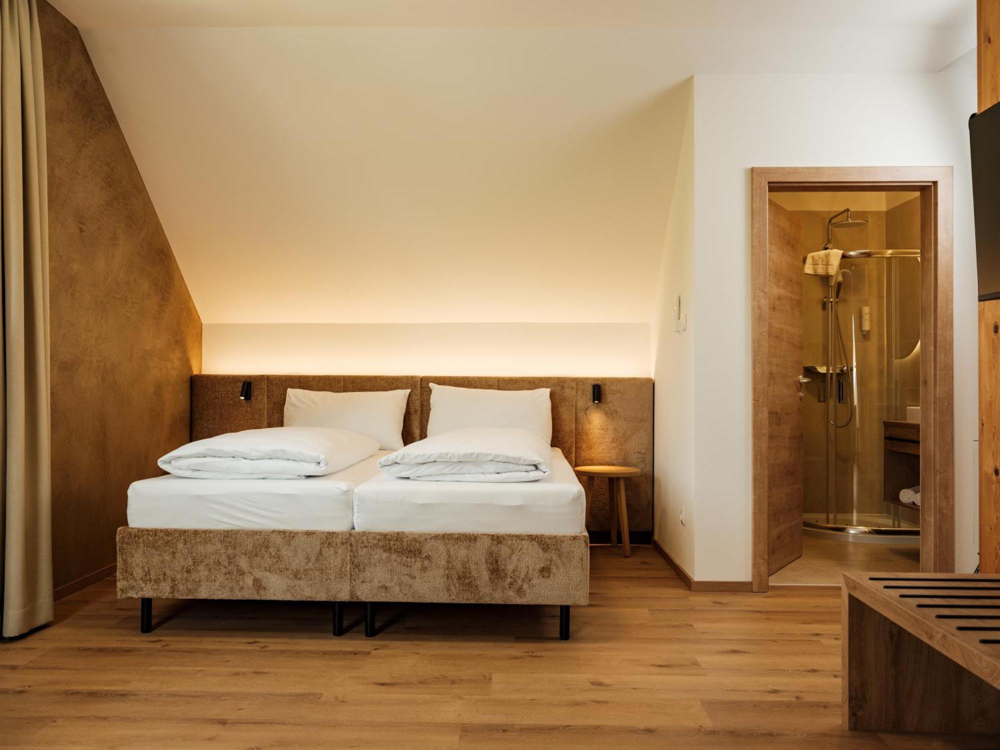 פויסדורף Hotel Neustifter מראה חיצוני תמונה