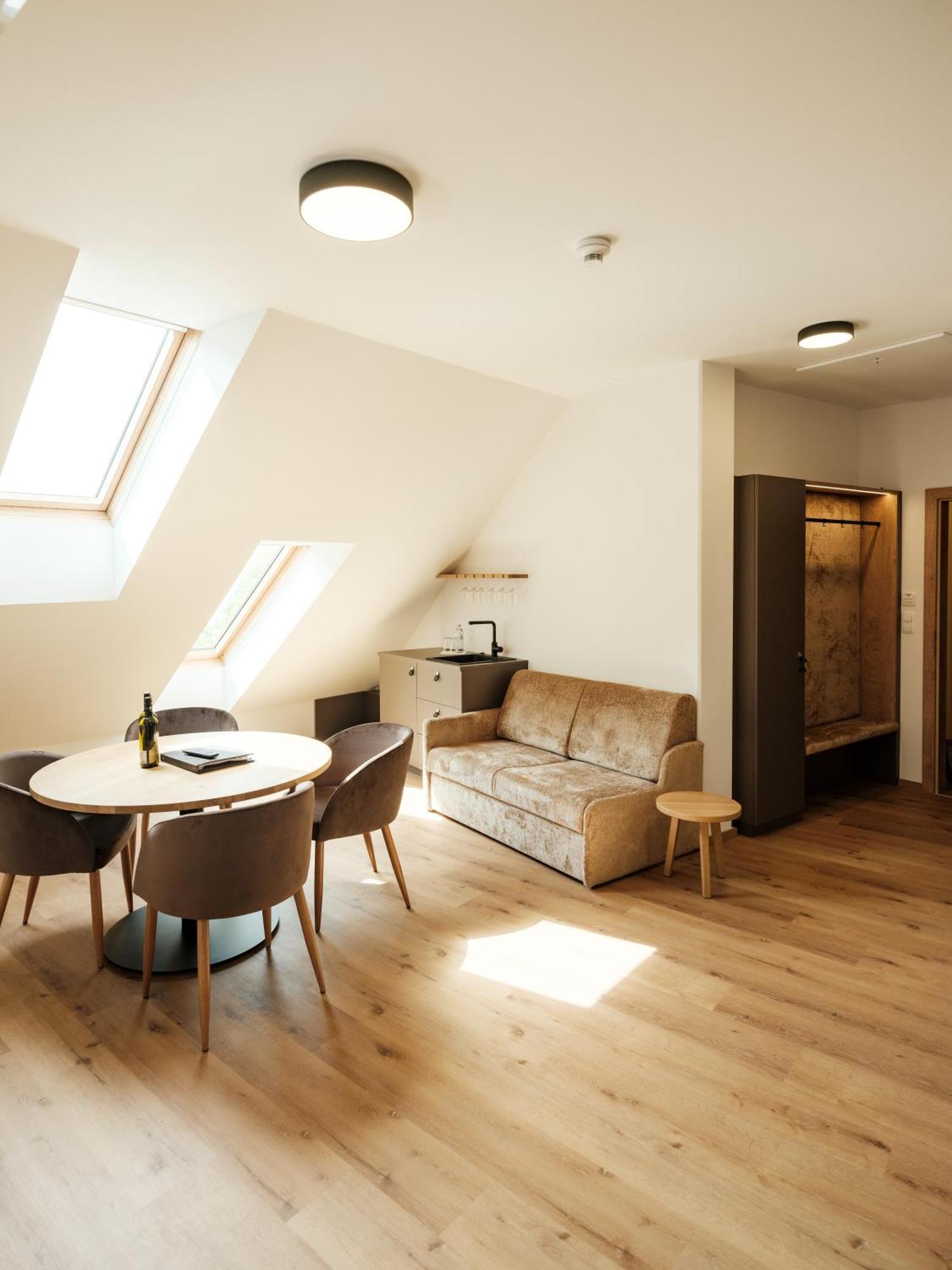 פויסדורף Hotel Neustifter מראה חיצוני תמונה