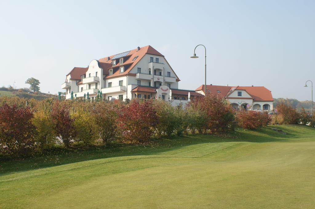 פויסדורף Hotel Neustifter מראה חיצוני תמונה