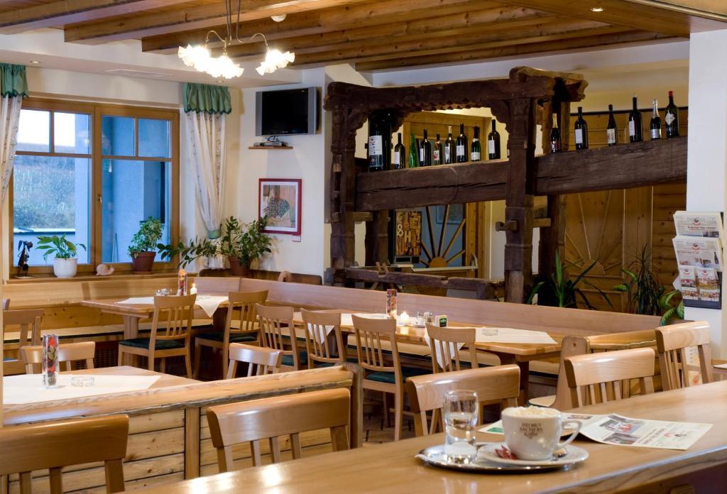 פויסדורף Hotel Neustifter מראה חיצוני תמונה