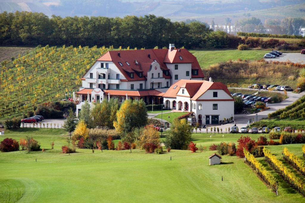 פויסדורף Hotel Neustifter מראה חיצוני תמונה