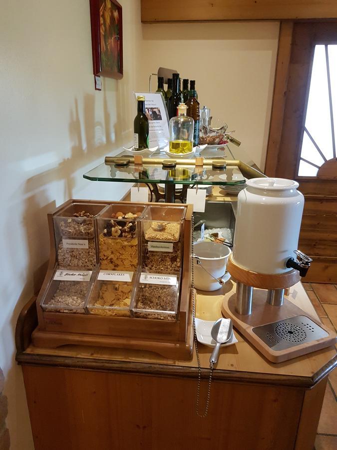 פויסדורף Hotel Neustifter מראה חיצוני תמונה