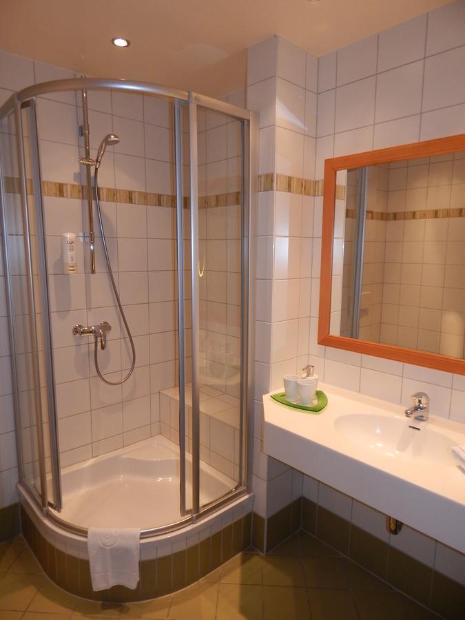 פויסדורף Hotel Neustifter מראה חיצוני תמונה