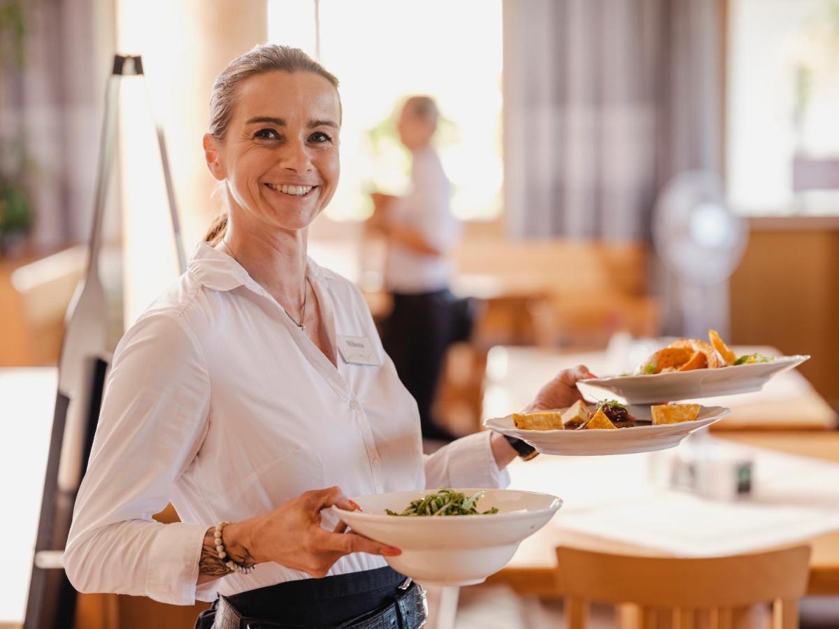 פויסדורף Hotel Neustifter מראה חיצוני תמונה