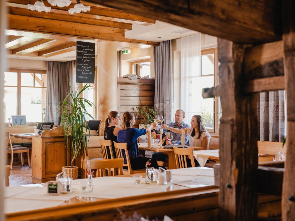 פויסדורף Hotel Neustifter מראה חיצוני תמונה